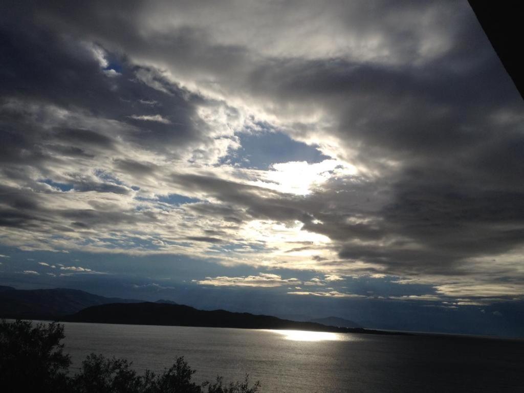 Maria Corfu Loustri Hotel Gimari ภายนอก รูปภาพ